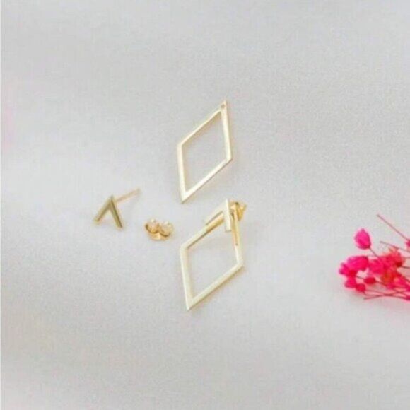Arrow Two Piece Gold Colored Earrings - Picture 2 of 4